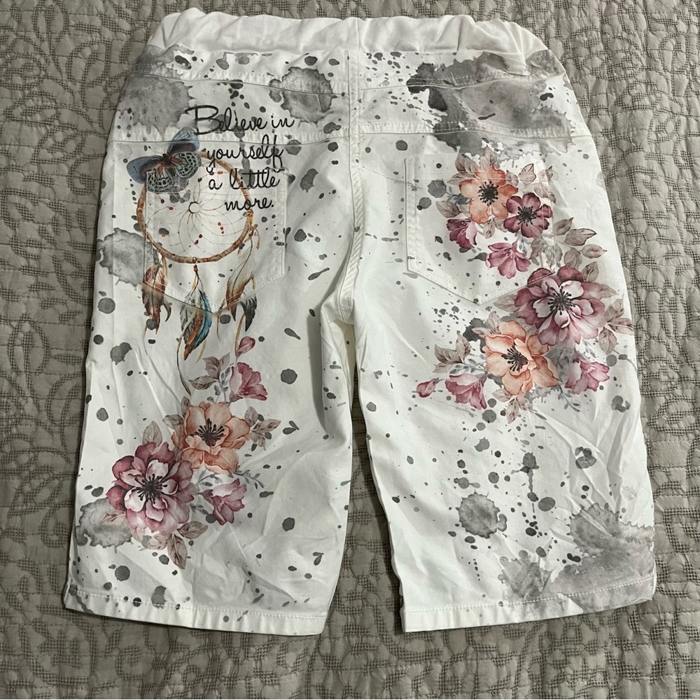 ANGELA MARA WHITE FLORAL SHORTS - Picture 6 of 10